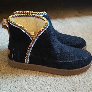 Sanuk black bootah boots, size 8, worn once